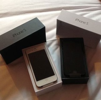 香港购物带回IPhone5雅诗兰黛套装