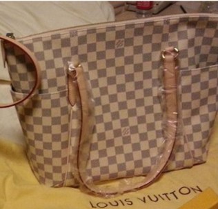 出差香港一日购物，12小时购得lv 、fendi 、bally等   