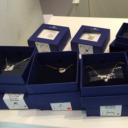 香港施华洛世奇打折后 买到手软！！附上部分施家饰品价格实拍图